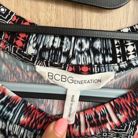 BCBGeneration Dress L arge Short Sleeve Soft Stretchy Patterned Colorful - Picture 5 of 6